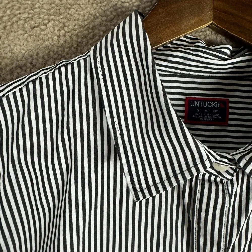 Untuckit Julianna Shirt Women's 12 Black/White‎ Stripe Stretch French Cuff Top - Picture 3 of 10